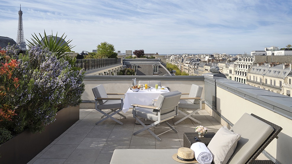 Elegant Rooftop Gardens: Urban Serenity Redefined