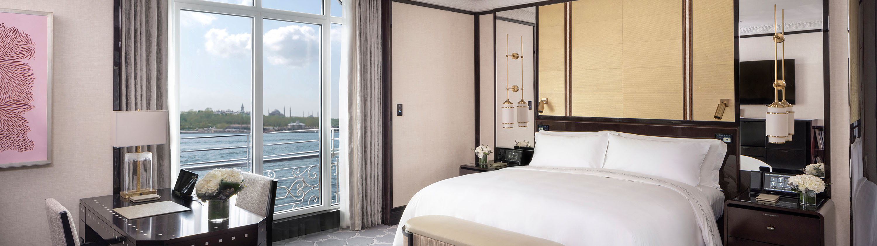 Executive Hotel Suite with City-View | Four Seasons Hotel Chicago