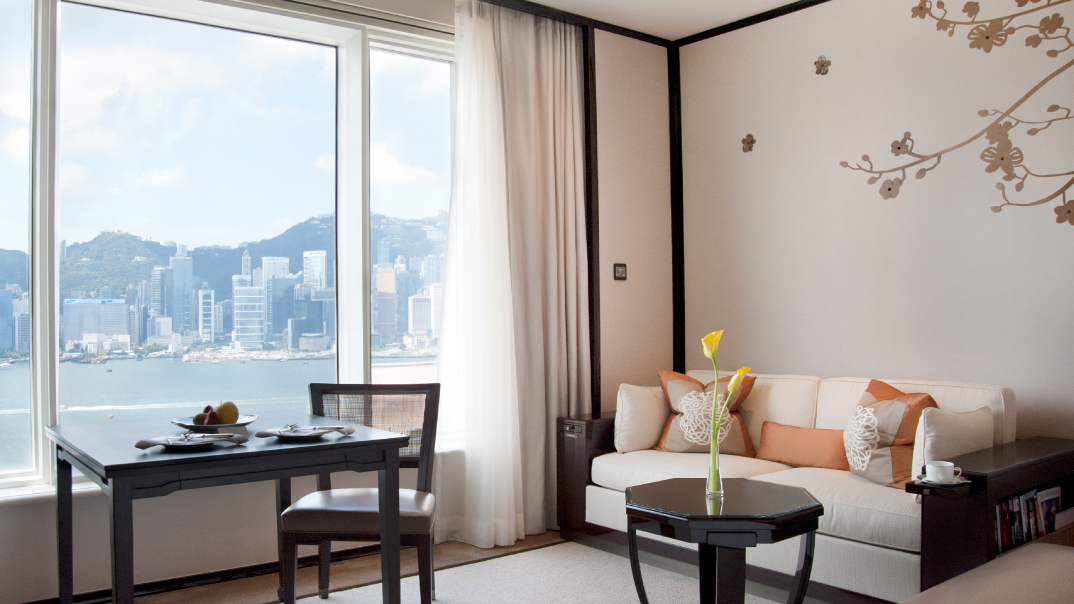 Grand Deluxe Harbour View Room | The Peninsula Hong Kong