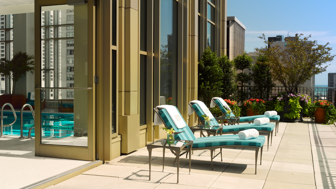 The peninsula spa pool sundeck in Chicago