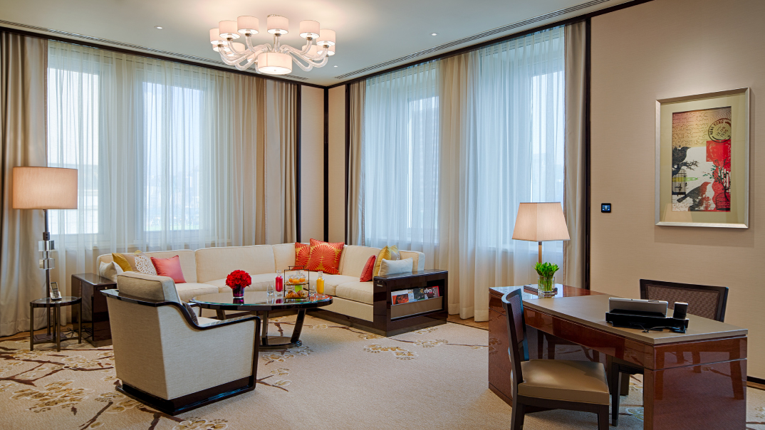 phk-deluxe-suite-living-room-